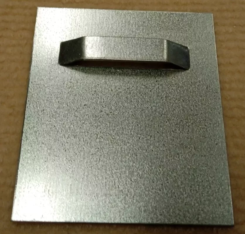 Plech 7 x 8 cm se širším průlisem
